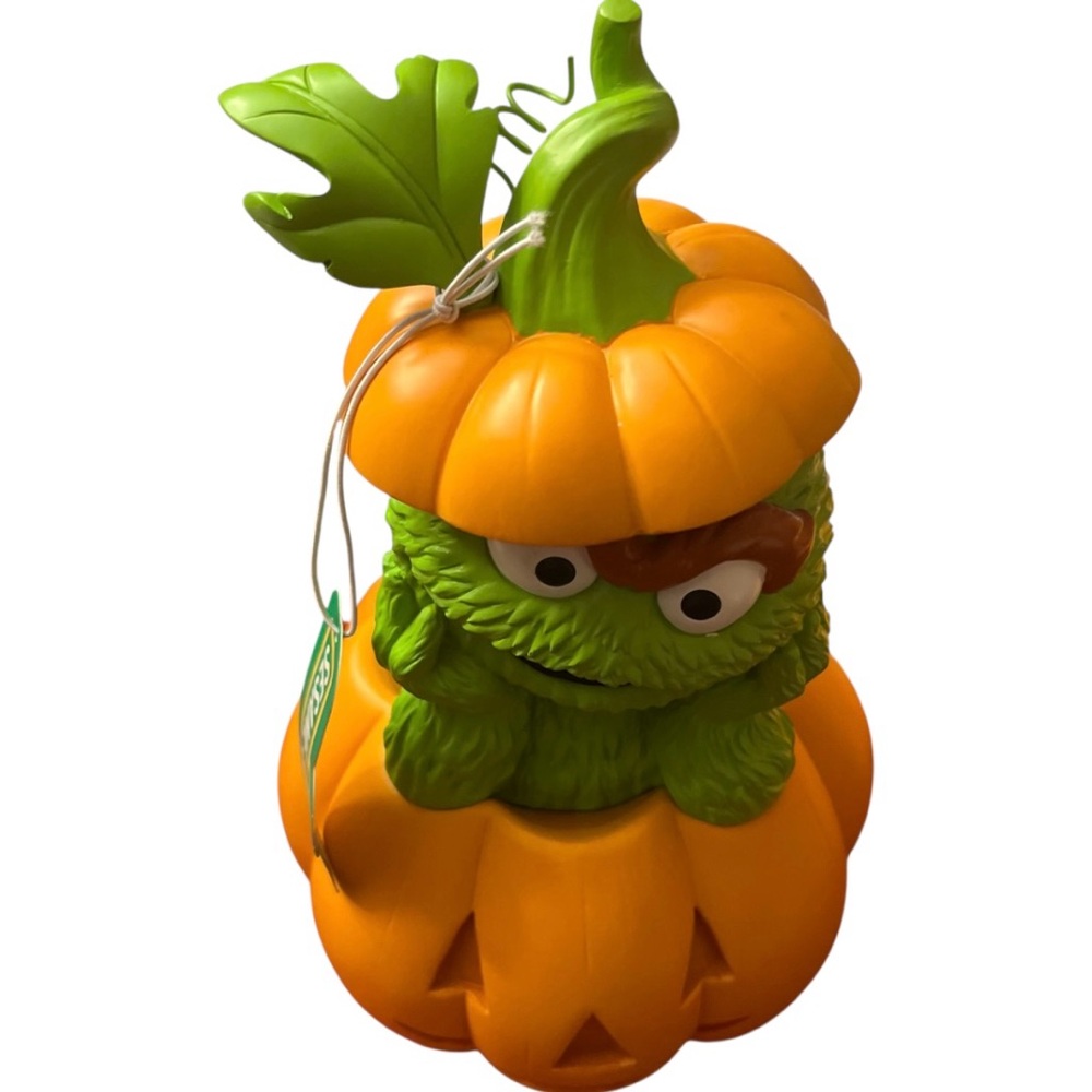 Sesame Street Oscar the Grouch Halloween Pumpkin Jack-O’-Lantern Figurine Decor